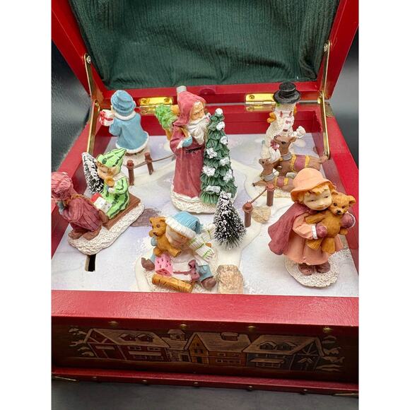 Animated Christmas Music Chest/Box Hand Painted - Picture 1 of 9